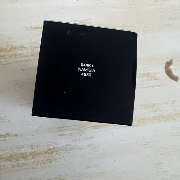 NARS sheer glow foundation NAMIBIA DARK 4 BRAND NEW WITH THE BOX - Picture 3 of 5